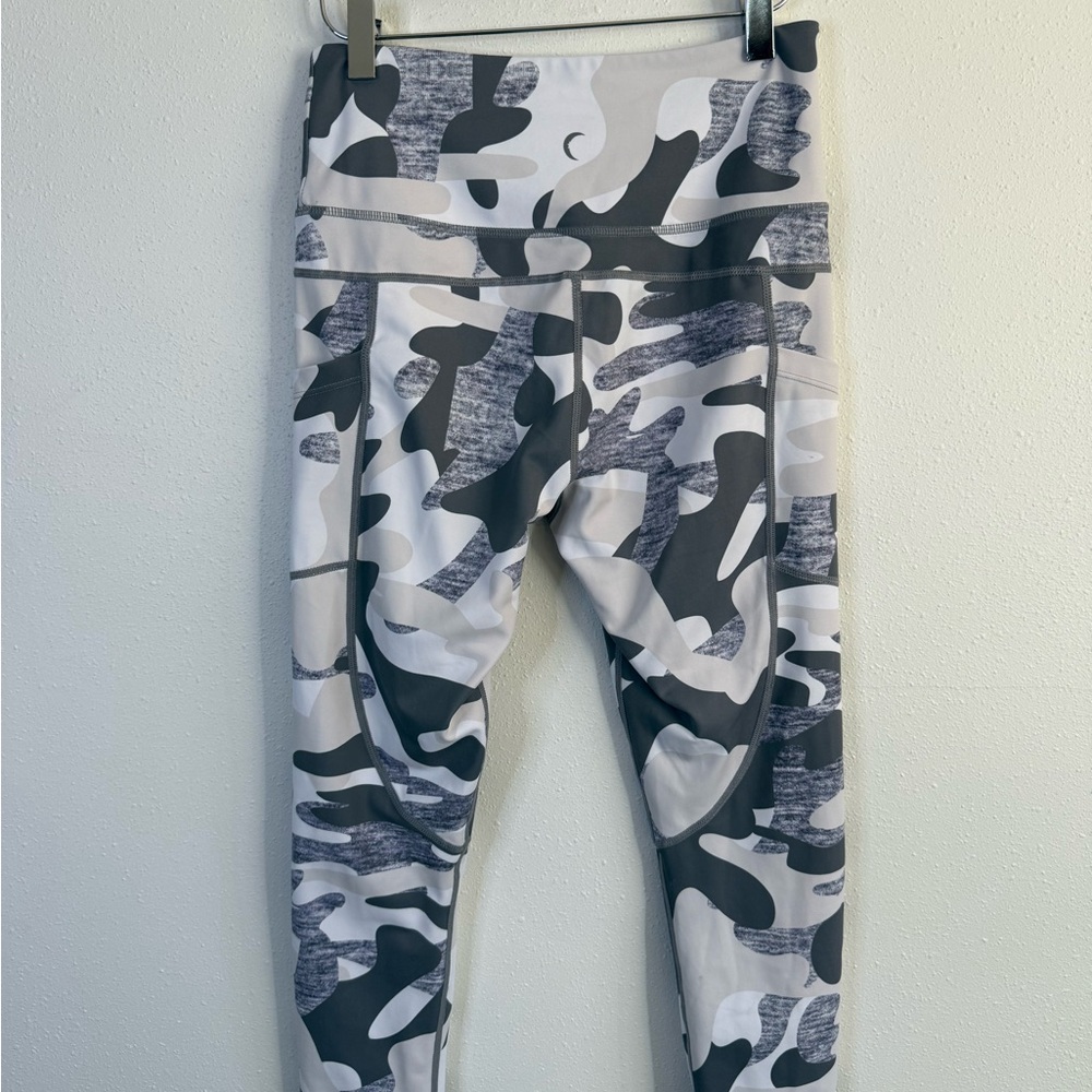 Zyia Active Camo High Rise Leggings 6-8 Athletic Workout - Picture 4 of 9